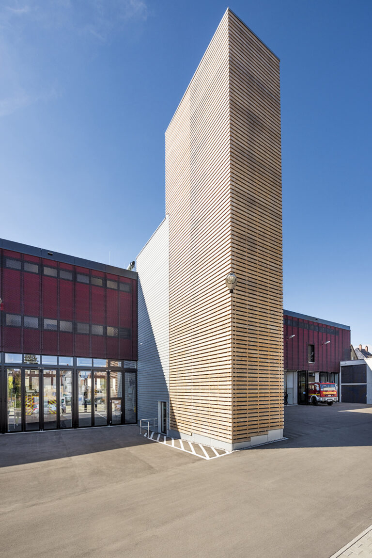 Neubau Feuerwehrgerätehaus Schwenningen - Übungsturm und Fahrzeughalle